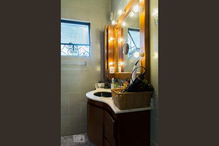 Casa à venda com 216m², 4 quartos e 3 vagasBanheiro da suíte 1