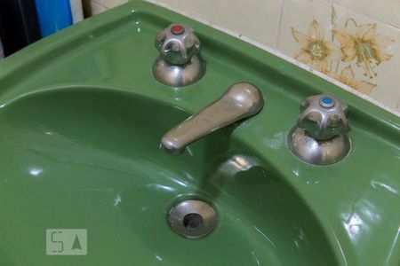 Casa à venda com 216m², 4 quartos e 3 vagasBanheiro da edícula - Torneira