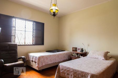 Casa à venda com 216m², 4 quartos e 3 vagasSuíte 2