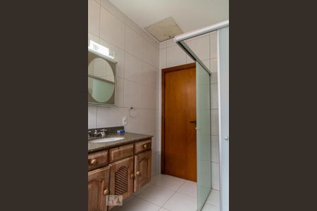 Casa à venda com 216m², 4 quartos e 3 vagasBanheiro social