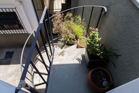 Casa à venda com 216m², 4 quartos e 3 vagasEscada da edícula