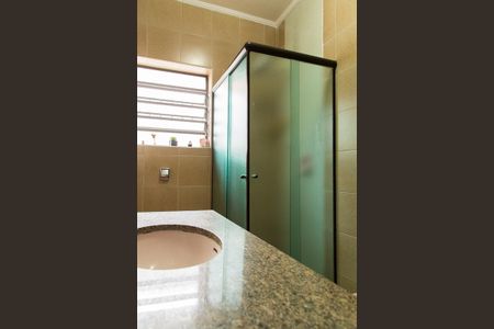 Casa à venda com 216m², 4 quartos e 3 vagasBanheiro da suíte 2