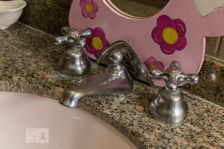 Casa à venda com 216m², 4 quartos e 3 vagasBanheiro da suíte 2 - Torneira