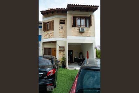 Casa à venda com 180m², 3 quartos e 4 vagas Casa à venda com 180m², 3 quartos e 4 vagasFachada