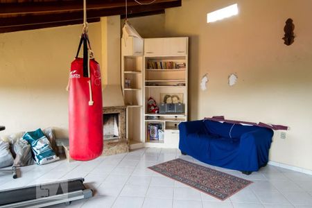 Casa à venda com 180m², 3 quartos e 4 vagas Casa à venda com 180m², 3 quartos e 4 vagasSótão