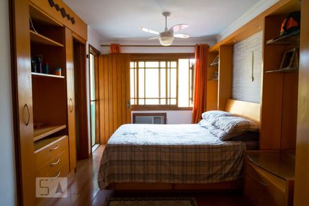 Casa à venda com 180m², 3 quartos e 4 vagas Casa à venda com 180m², 3 quartos e 4 vagasSuíte