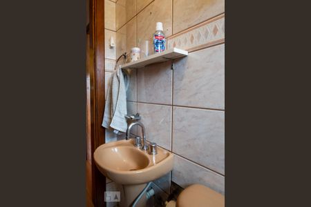 Casa à venda com 180m², 3 quartos e 4 vagas Casa à venda com 180m², 3 quartos e 4 vagasBanheiro Social