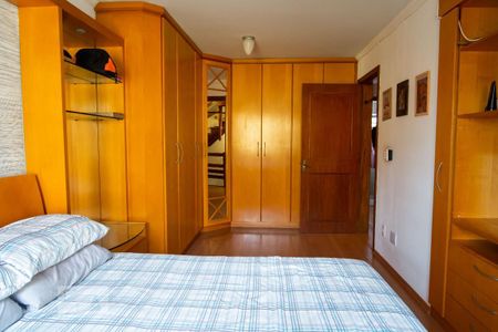 Casa à venda com 180m², 3 quartos e 4 vagas Casa à venda com 180m², 3 quartos e 4 vagasSuíte