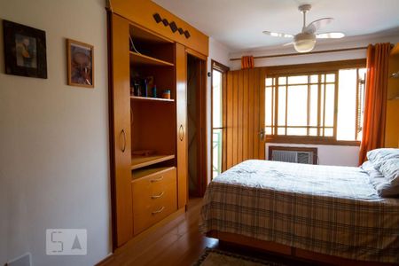 Casa à venda com 180m², 3 quartos e 4 vagas Casa à venda com 180m², 3 quartos e 4 vagasSuíte