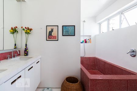 Apartamento à venda com 190m², 2 quartos e 1 vaga Apartamento à venda com 190m², 2 quartos e 1 vagaBanheiro da Suíte 1