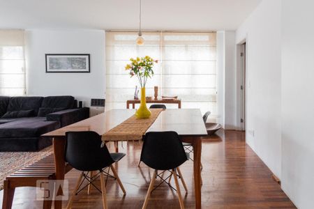 Apartamento à venda com 190m², 2 quartos e 1 vaga Apartamento à venda com 190m², 2 quartos e 1 vagaSala