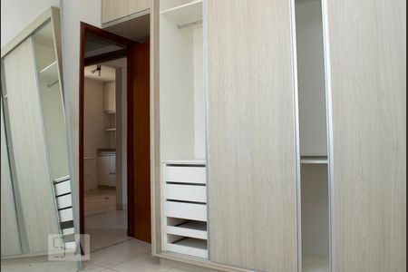 Quarto 1 de apartamento para alugar com 2 quartos, 59m² em Santa Mônica, Uberlândia