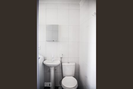 Banheiro de kitnet/studio para alugar com 1 quarto, 26m² em Bela Vista, São Paulo