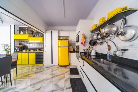 Casa à venda com 345m², 4 quartos e 3 vagasCozinha da casa 2