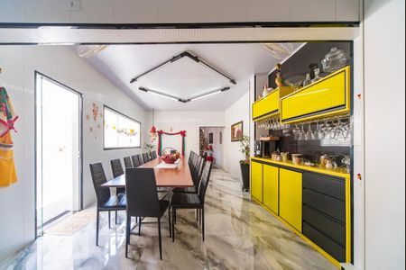 Casa à venda com 345m², 4 quartos e 3 vagasCozinha da casa 2