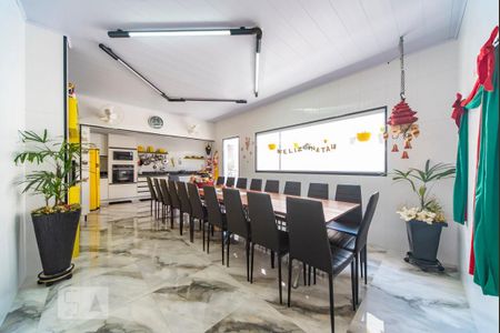 Casa à venda com 345m², 4 quartos e 3 vagasCozinha da casa 2