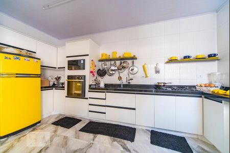 Casa à venda com 345m², 4 quartos e 3 vagasCozinha da casa 2