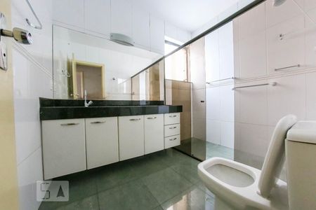 Casa para alugar com 256m², 6 quartos e 2 vagasBanheiro Social