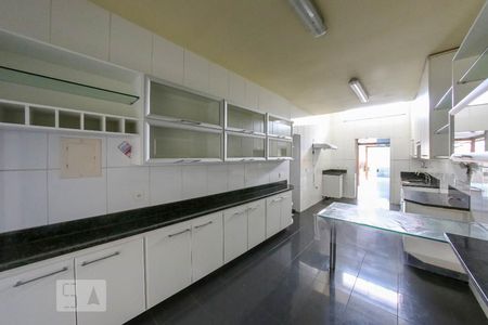 Casa para alugar com 256m², 6 quartos e 2 vagasCozinha