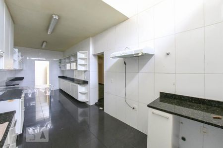 Casa para alugar com 256m², 6 quartos e 2 vagasCozinha