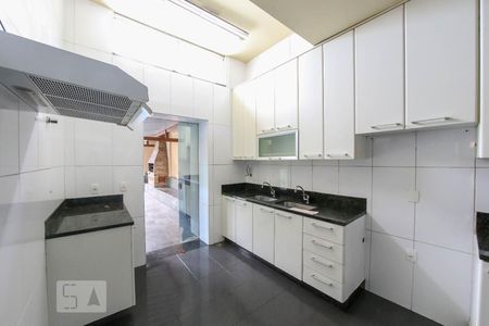 Casa para alugar com 256m², 6 quartos e 2 vagasCozinha
