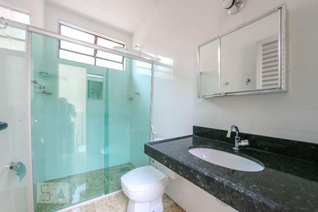 Casa para alugar com 256m², 6 quartos e 2 vagasBanheiro 3