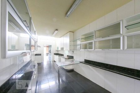 Casa para alugar com 256m², 6 quartos e 2 vagasCozinha