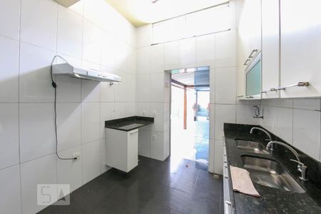 Casa para alugar com 256m², 6 quartos e 2 vagasCozinha