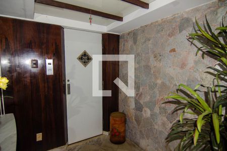 Hall de Entrada | Elevador de apartamento para alugar com 3 quartos, 200m² em Copacabana, Rio de Janeiro