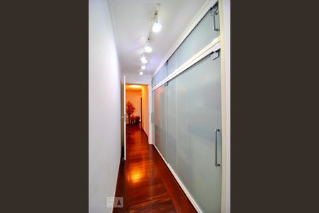 Apartamento à venda com 195m², 4 quartos e 4 vagasCorredor