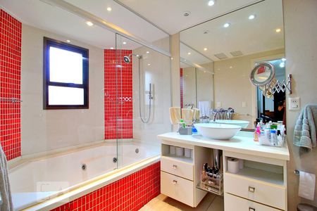 Apartamento à venda com 195m², 4 quartos e 4 vagasBanheiro da Suíte 1