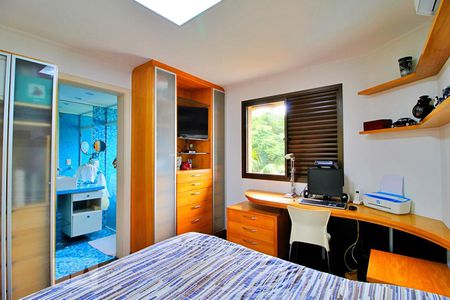 Apartamento à venda com 195m², 4 quartos e 4 vagasSuíte 2