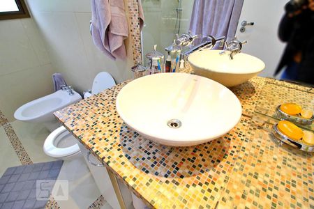 Apartamento à venda com 195m², 4 quartos e 4 vagasBanheiro da Suíte 3