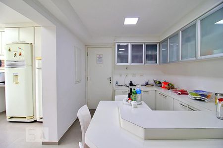 Apartamento à venda com 195m², 4 quartos e 4 vagasCopa