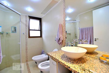 Apartamento à venda com 195m², 4 quartos e 4 vagasBanheiro da Suíte 3