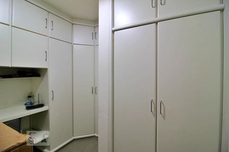 Apartamento à venda com 195m², 4 quartos e 4 vagasQuarto de Serviço