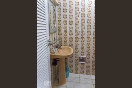 Apartamento à venda com 124m², 3 quartos e sem vagaBanheiro social