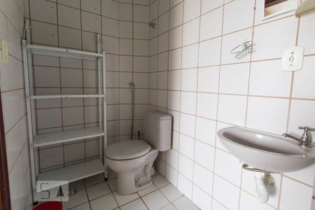 Banheiro de apartamento para alugar com 1 quarto, 32m² em Asa Norte, Brasília