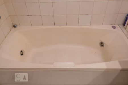 Apartamento à venda com 400m², 4 quartos e 3 vagasBanheiro da Suíte 1