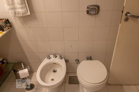 Apartamento à venda com 400m², 4 quartos e 3 vagasBanheiro da Suíte 1