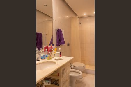 Apartamento à venda com 400m², 4 quartos e 3 vagasBanheiro da Suíte 2