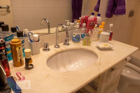 Apartamento à venda com 400m², 4 quartos e 3 vagasBanheiro da Suíte 2