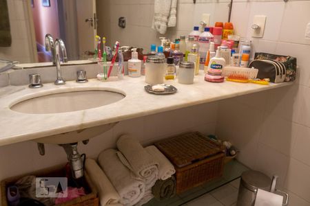 Apartamento à venda com 400m², 4 quartos e 3 vagasBanheiro da Suíte 1