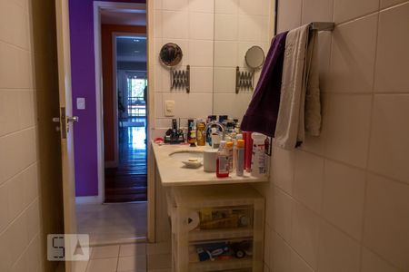 Apartamento à venda com 400m², 4 quartos e 3 vagasBanheiro da Suíte 2