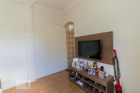 Casa à venda com 114m², 5 quartos e 4 vagas Casa à venda com 114m², 5 quartos e 4 vagasSala