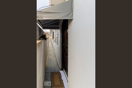 Casa à venda com 114m², 5 quartos e 4 vagas Casa à venda com 114m², 5 quartos e 4 vagasCorredor