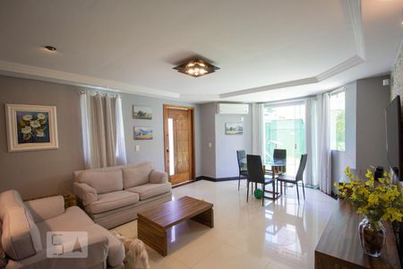 Sala de casa de condomínio à venda com 3 quartos, 250m² em Recreio dos Bandeirantes, Rio de Janeiro