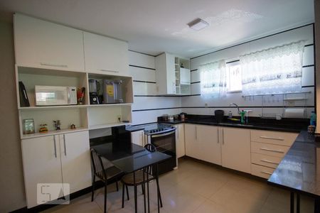 Casa de condomínio à venda com 250m², 3 quartos e 5 vagasCozinha