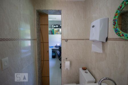 Casa de condomínio à venda com 250m², 3 quartos e 5 vagasBanheiro da Suíte 2
