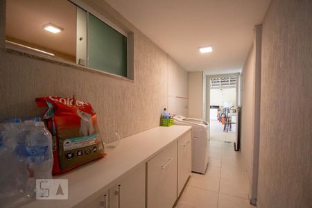Casa de condomínio à venda com 250m², 3 quartos e 5 vagasÁrea de Serviço